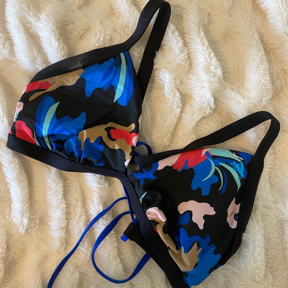 Unique bikini top